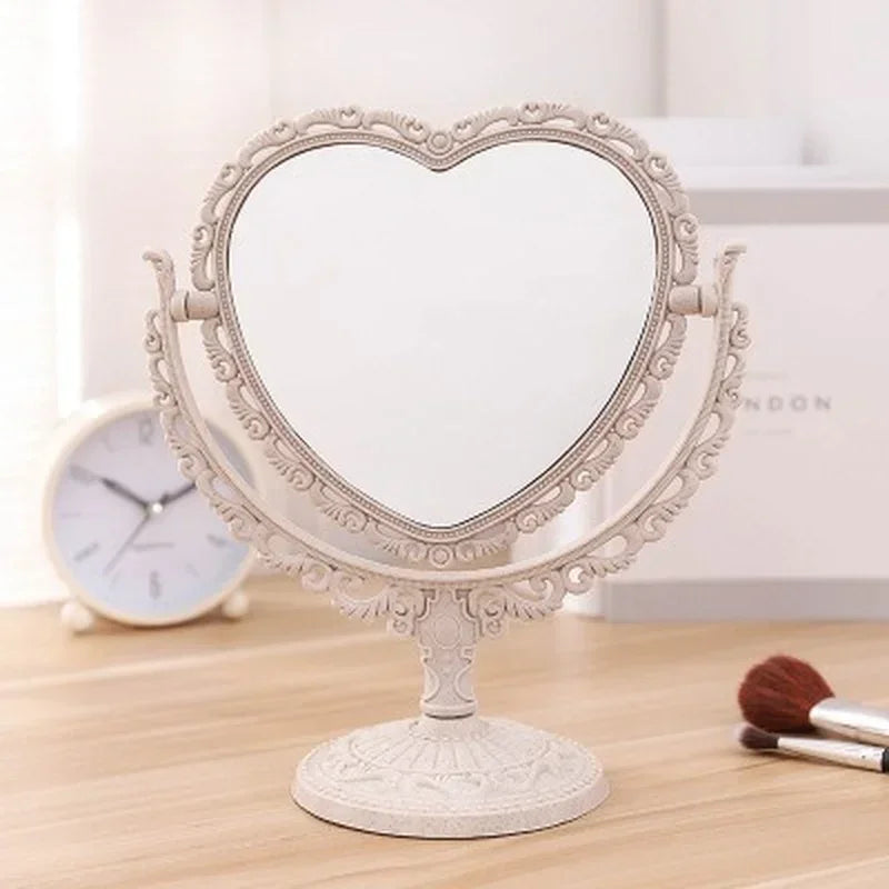 Miroir de maquillage en forme de cœur